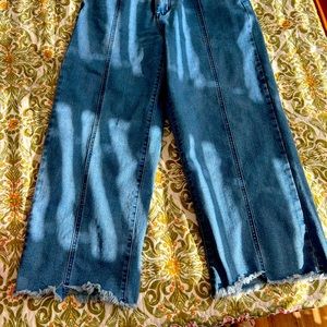 Wide leg cropped size 8 jeans